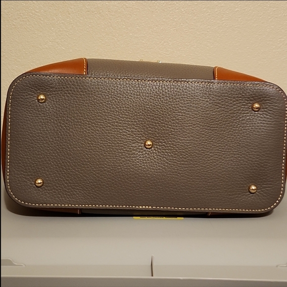 NBU Dooney And Bourke Barlow Satchel In Elephant - Picture 5 of 16
